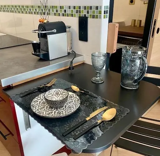 Le Doux - Hyper Centre - Classé 3 étoiles - 2 Pers - 150m Royan